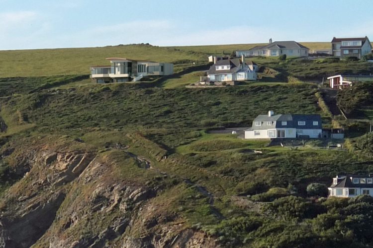 Red Cove cliffs and houses Mawgan Porth - Residential Architects in Cornwall, Truro